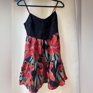 Women’s Billabong Spring / Summer Dress, size small , gorgeous flower pattern